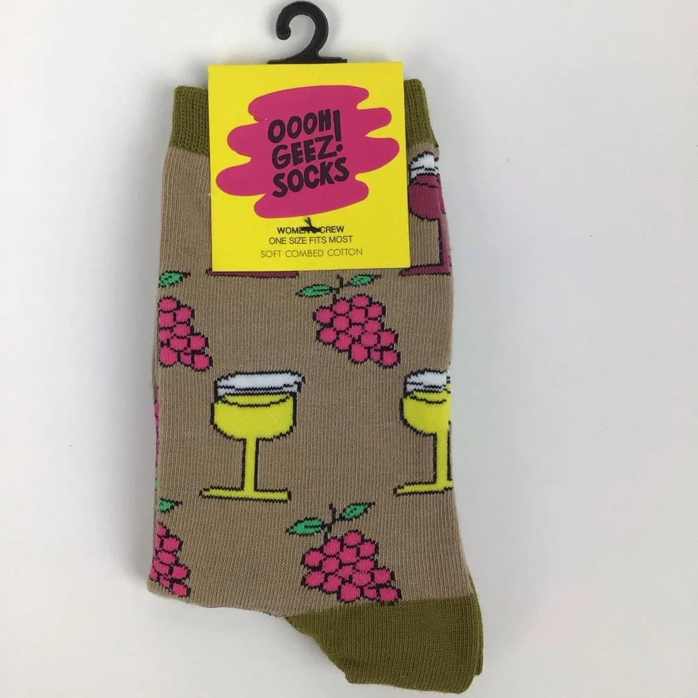 NWT Oooh Geez! Wine grapes drinks Socks  Womens One size New.